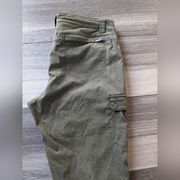 Eddie Bauer Women's Green Rainier Capri Pants Size 10 - Picture 4 of 8
